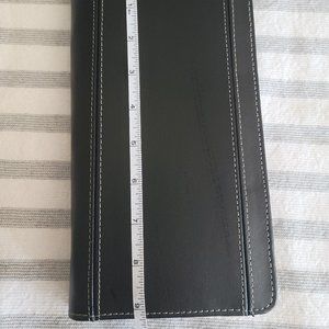 NWOT Metropolitan Travel Wallet by Leeds